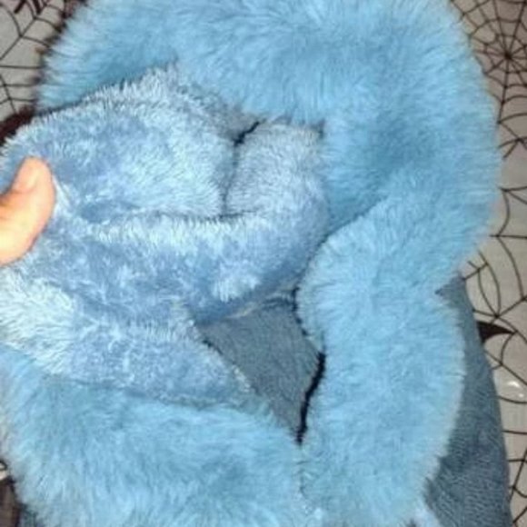 Blue Faux fur trimmed Panel Drawstring Hat winter - Picture 6 of 6